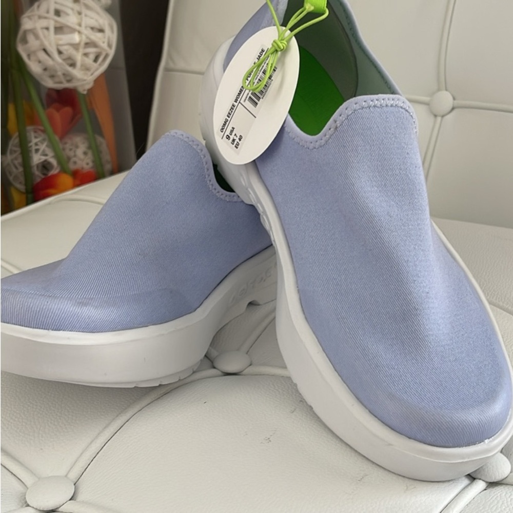 OOFOS Women's Light Blue (jade)Slip-On Sneakers W9
